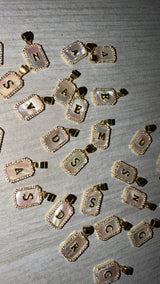 Lettera madreperla